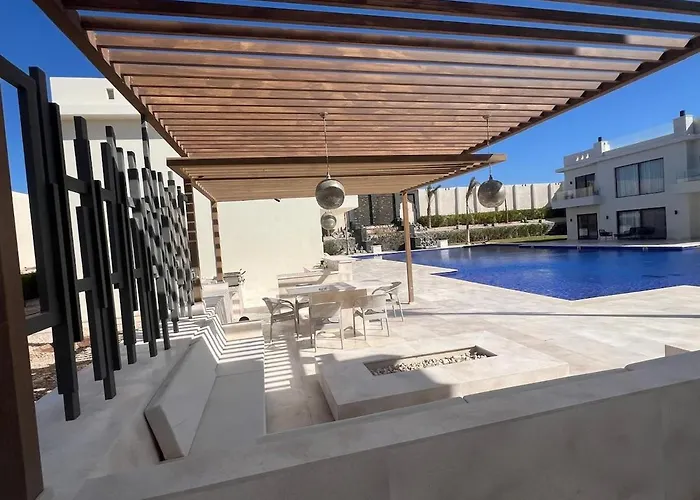 فيلة Unique Beige Adults Only